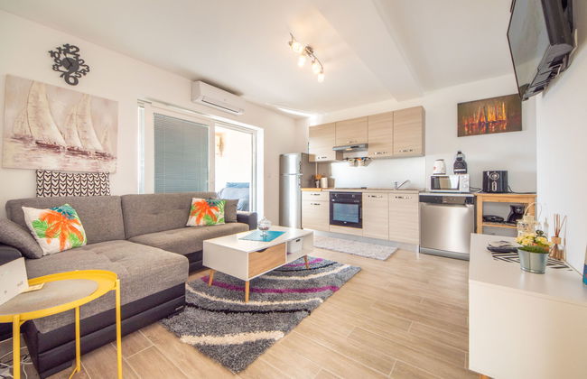3 bedroom Apartment in Karlobag with terrace - Photo 2