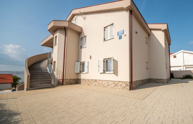3 bedroom Apartment in Karlobag with terrace - Photo 19