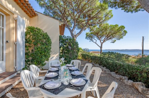 Photo 2 - Maison de 4 chambres à Sainte-Maxime avec jardin et vues à la mer