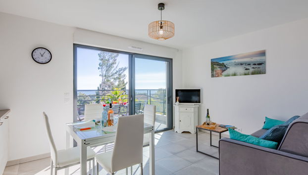 2 bedroom Apartment in Fréjus with swimming pool and garden - Photo 2