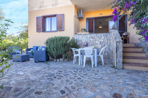 Photo 1 - Appartement de 2 chambres à Golfo Aranci avec jardin et vues à la mer