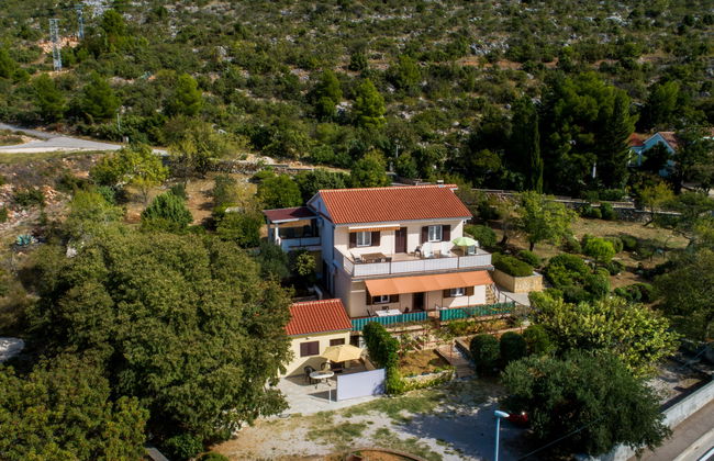 2 bedroom Apartment in Starigrad with garden and terrace - Photo 29