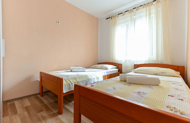 2 bedroom Apartment in Starigrad with garden and terrace - Photo 17