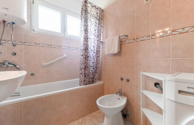 2 bedroom Apartment in Starigrad with garden and terrace - Photo 26