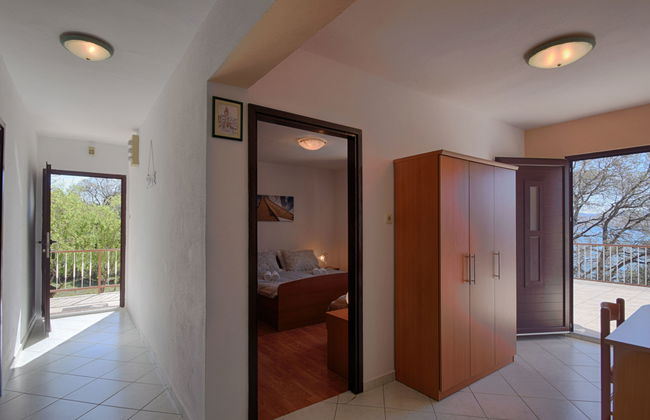 2 bedroom Apartment in Starigrad with garden and terrace - Photo 14
