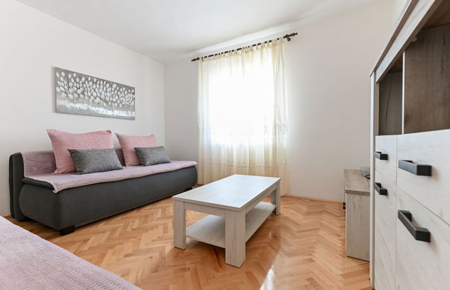 2 bedroom Apartment in Starigrad with garden and terrace - Photo 13
