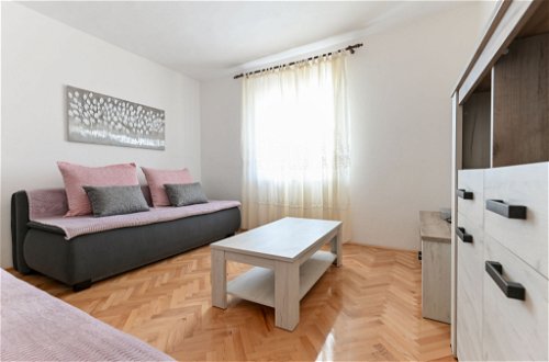 Foto 13 - Appartamento con 2 camere da letto a Starigrad con terrazza e vista mare