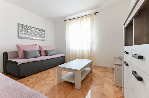 Foto 13 - Apartamento de 2 quartos em Starigrad com jardim e terraço