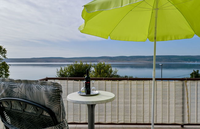 2 bedroom Apartment in Starigrad with garden and terrace - Photo 2