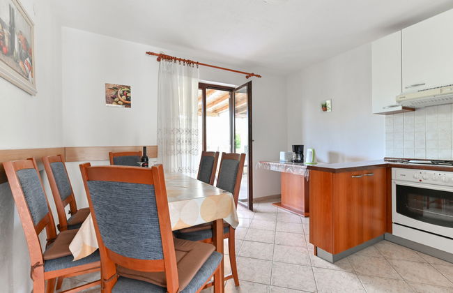 2 bedroom Apartment in Starigrad with garden and terrace - Photo 9