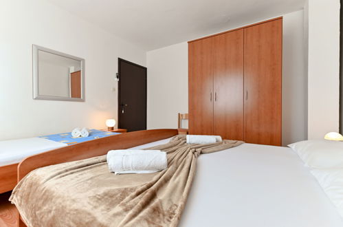 Foto 19 - Appartamento con 2 camere da letto a Starigrad con terrazza e vista mare