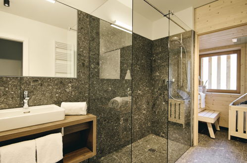 Foto 15 - Appartamento con 3 camere da letto a Hermagor-Pressegger See con sauna e vista sulle montagne