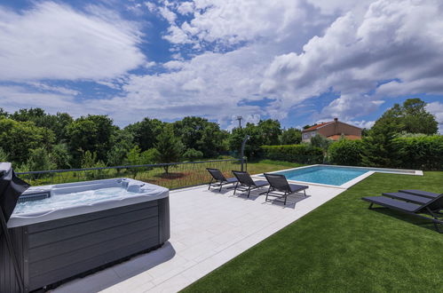 Photo 30 - Maison de 2 chambres à Marčana avec piscine privée et jardin