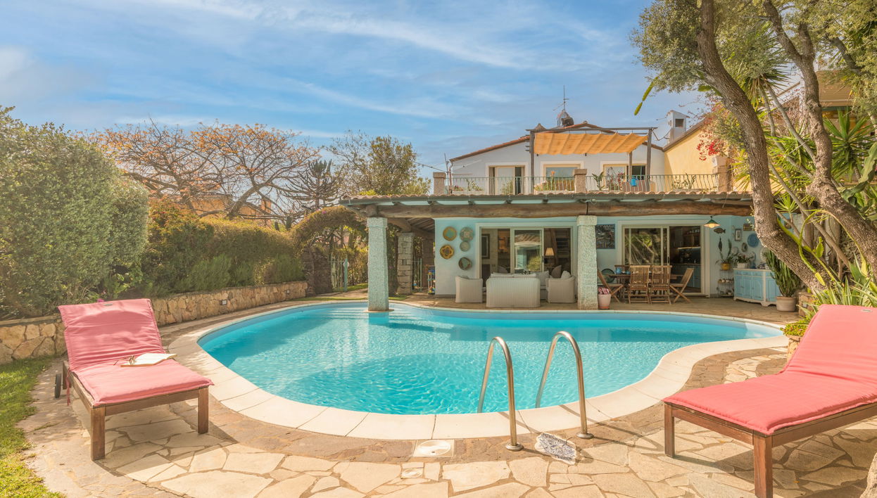 Casa de 5 quartos em Bari Sardo com piscina privada e jardim - Foto 1