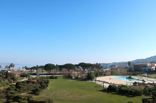 Foto 11 - Apartamento de 1 habitación en Cogolin con piscina y vistas al mar