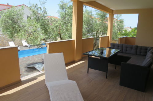 Foto 2 - Casa con 3 camere da letto a Biograd na Moru con piscina privata e vista mare