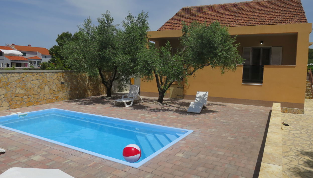 Casa de 4 quartos em Biograd na Moru com piscina privada e jardim - Foto 1