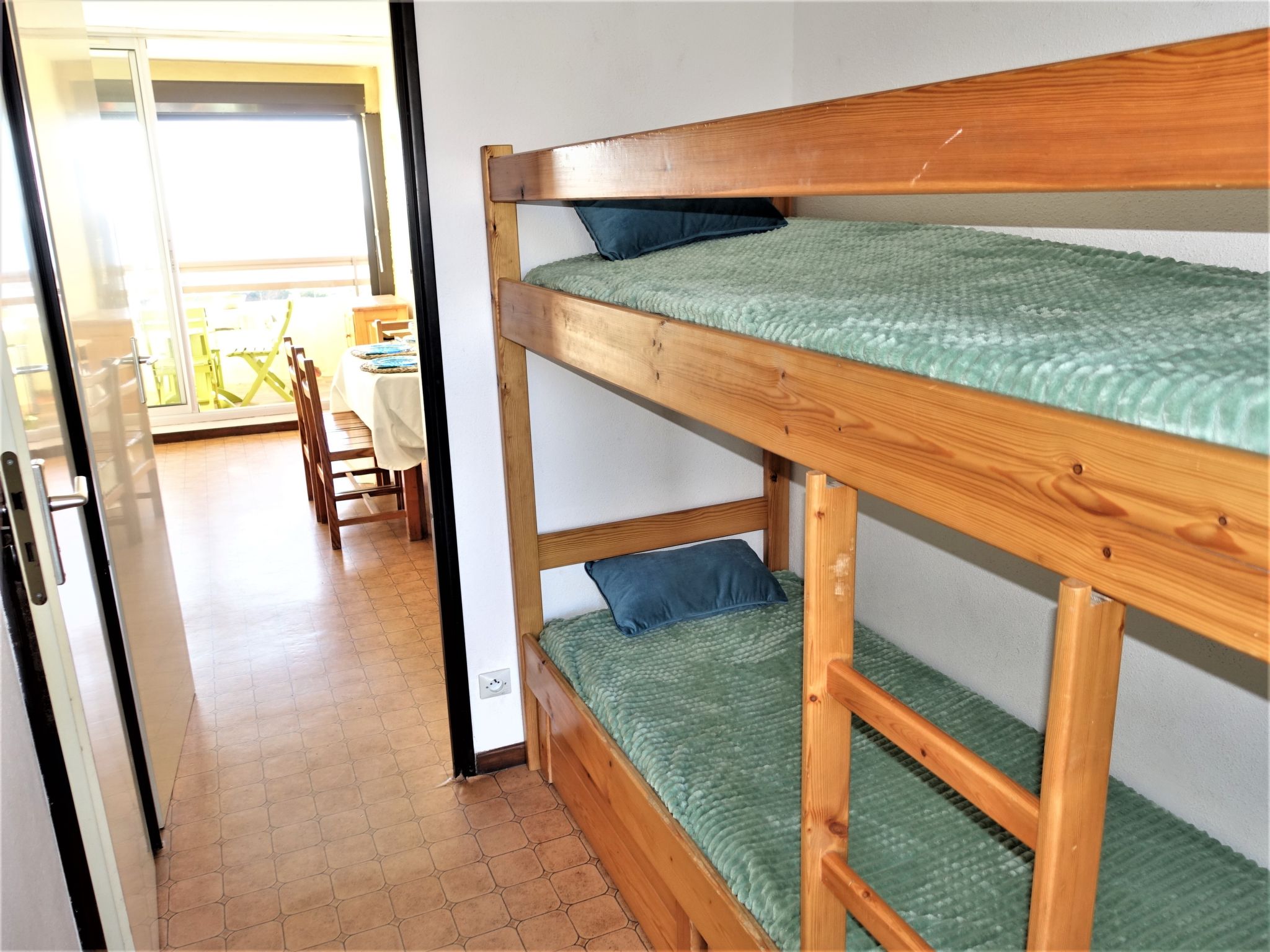 Foto 9 - Appartamento con 1 camera da letto a Fleury con piscina e vista mare