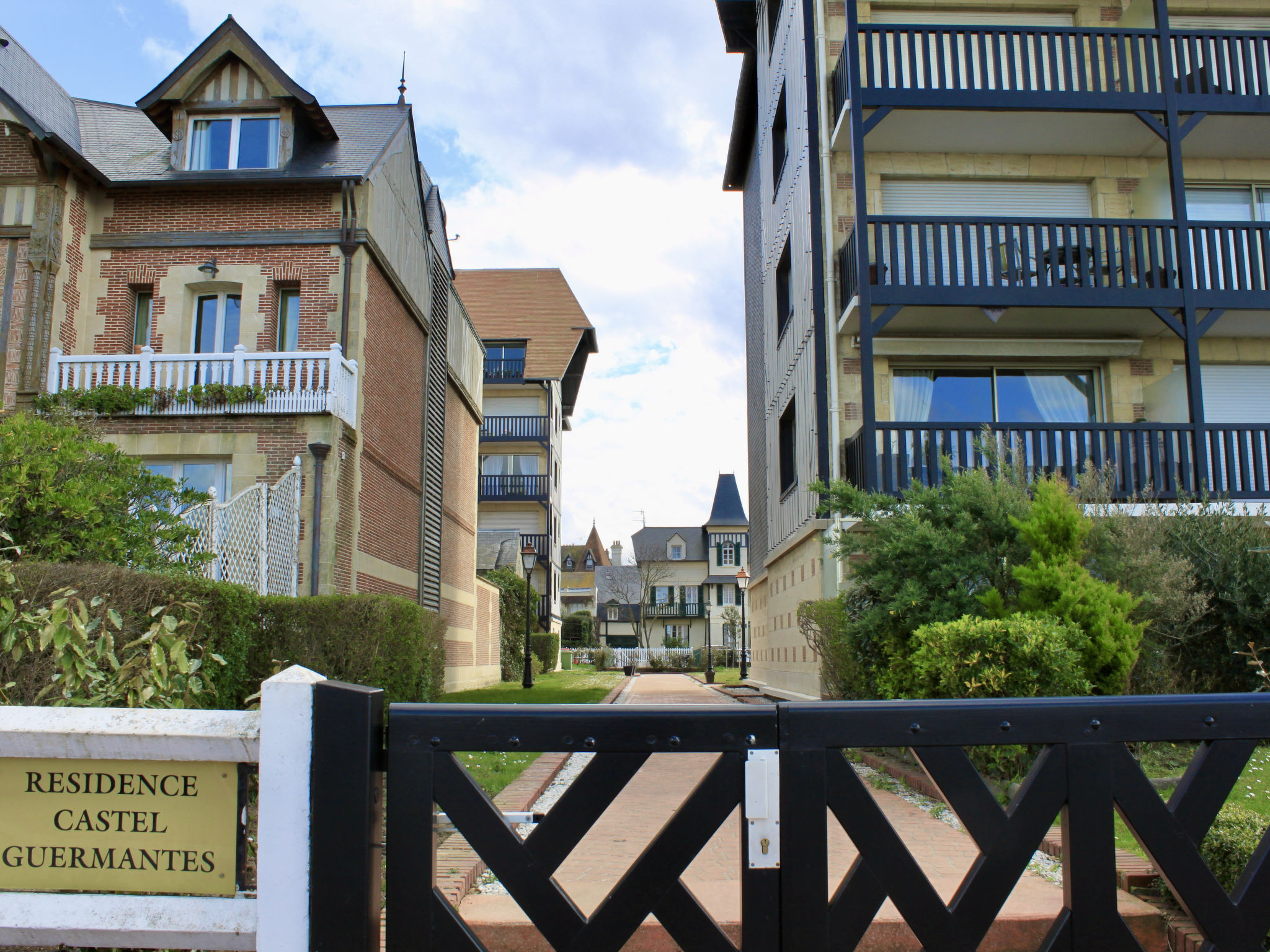 Foto 19 - Apartamento de 1 habitación en Deauville con vistas al mar