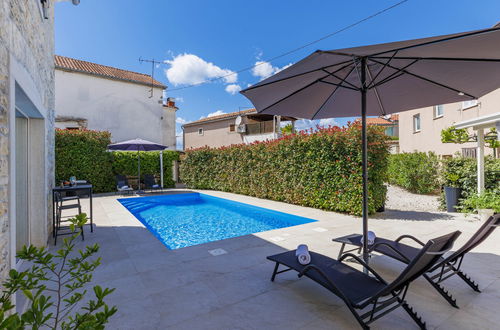 Photo 3 - 2 bedroom House in Sveti Petar u Šumi with private pool and garden