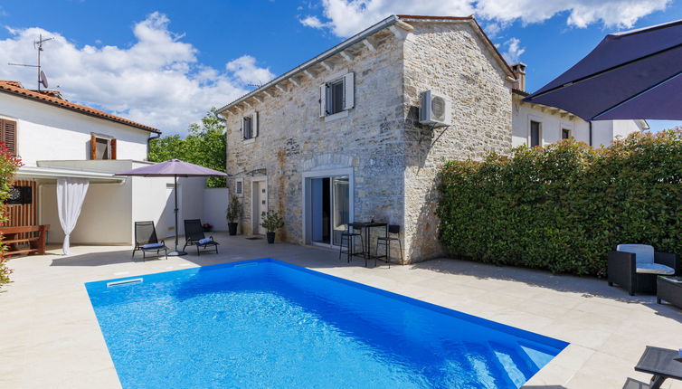 Photo 1 - 2 bedroom House in Sveti Petar u Šumi with private pool and garden
