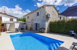 Foto 1 - Casa con 2 camere da letto a Sveti Petar u Šumi con piscina privata e giardino