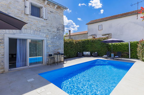 Photo 18 - 2 bedroom House in Sveti Petar u Šumi with private pool and garden