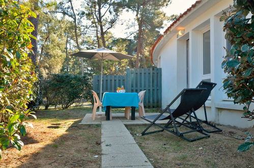 Foto 4 - Casa de 2 quartos em Saint-Hilaire-de-Riez com piscina e vistas do mar