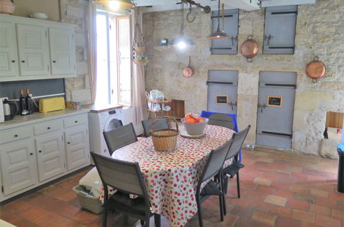 Photo 15 - 6 bedroom House in Bonneville-et-St-Avit-de-Fumadières with private pool and garden