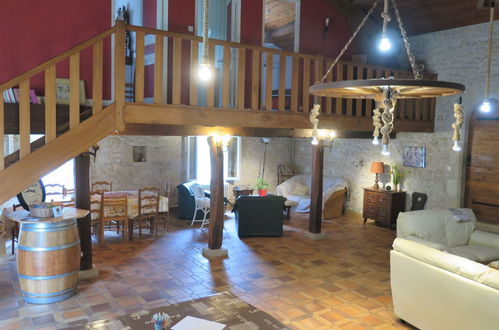 Photo 14 - 6 bedroom House in Bonneville-et-St-Avit-de-Fumadières with private pool and garden