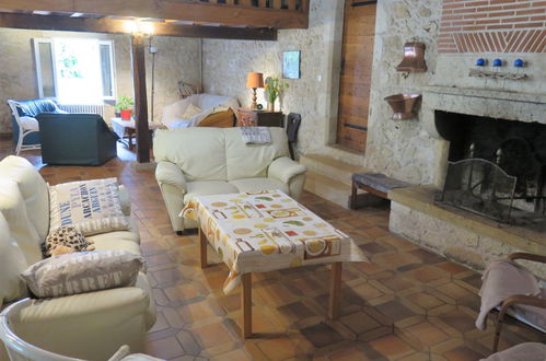 Photo 10 - 6 bedroom House in Bonneville-et-St-Avit-de-Fumadières with private pool and garden