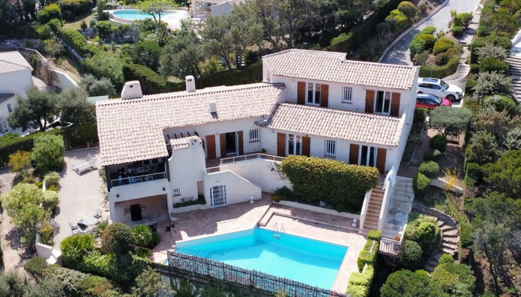 Foto 1 - Casa de 4 quartos em Fréjus com piscina privada e vistas do mar