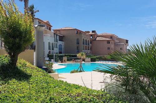 Photo 18 - 2 bedroom Apartment in Six-Fours-les-Plages with swimming pool and garden