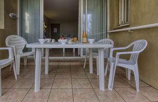 Photo 2 - Appartement de 2 chambres à Six-Fours-les-Plages avec piscine et vues à la mer