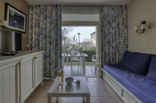 Photo 8 - 2 bedroom Apartment in Six-Fours-les-Plages with swimming pool and garden