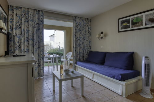 Foto 4 - Appartamento con 2 camere da letto a Six-Fours-les-Plages con piscina e vista mare