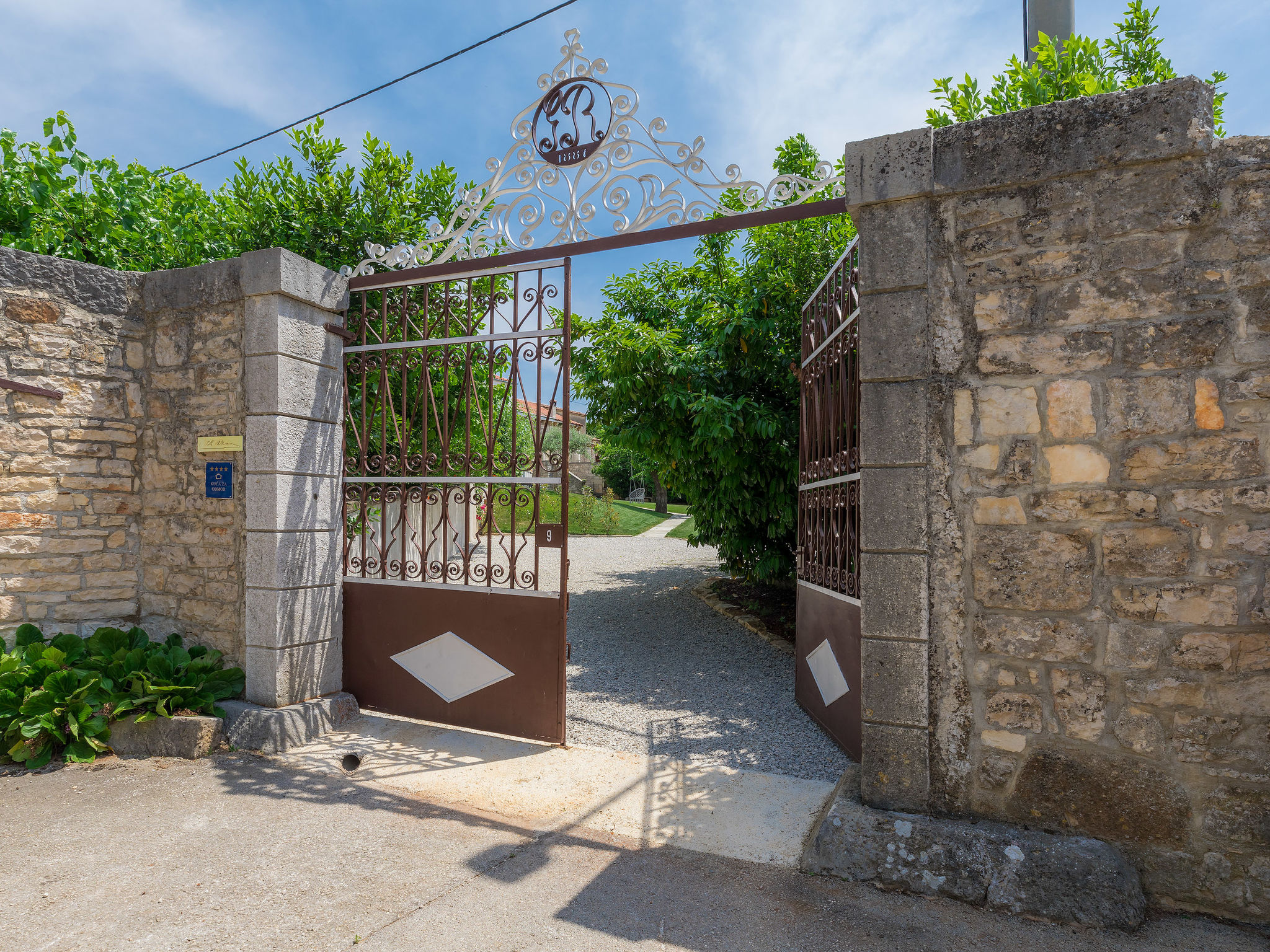 Foto 33 - Casa con 4 camere da letto a Višnjan con piscina privata e giardino