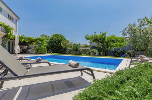 Foto 2 - Haus mit 4 Schlafzimmern in Višnjan mit privater pool und garten