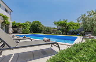 Foto 2 - Haus mit 4 Schlafzimmern in Višnjan mit privater pool und garten