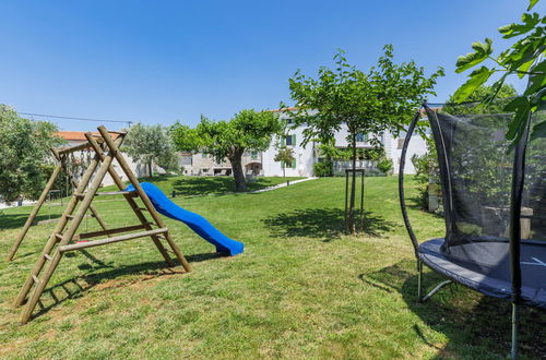 Foto 6 - Haus mit 4 Schlafzimmern in Višnjan mit privater pool und garten