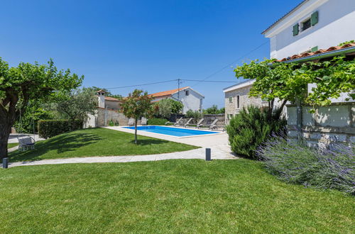 Foto 52 - Haus mit 4 Schlafzimmern in Višnjan mit privater pool und garten