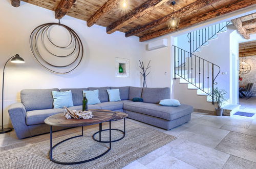 Foto 3 - Haus mit 4 Schlafzimmern in Višnjan mit privater pool und garten
