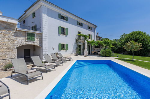 Foto 1 - Haus mit 4 Schlafzimmern in Višnjan mit privater pool und garten