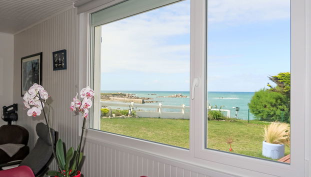 2 bedroom House in Cléder with garden - Photo 2