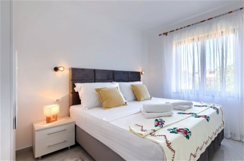 Foto 19 - Appartamento con 2 camere da letto a Medulin con giardino e vista mare
