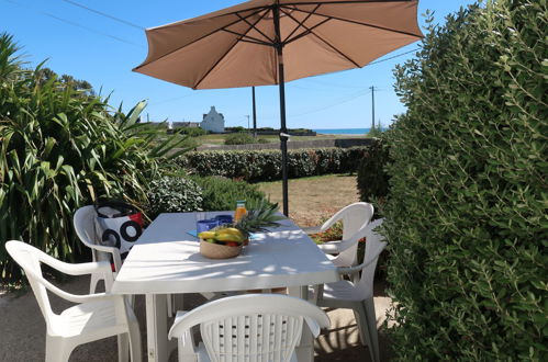 Foto 1 - Casa de 2 quartos em Plozévet com terraço e vistas do mar