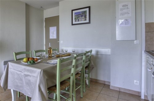 Photo 23 - 2 bedroom Apartment in Six-Fours-les-Plages with swimming pool and sea view