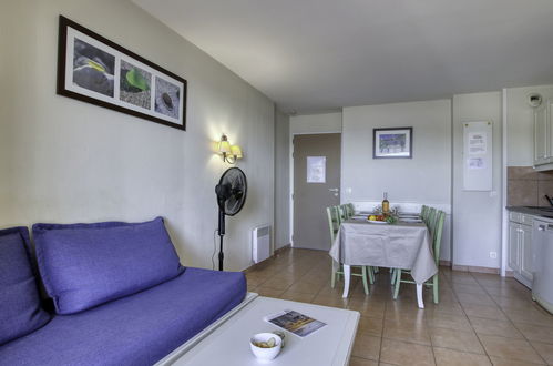 Photo 11 - 2 bedroom Apartment in Six-Fours-les-Plages with swimming pool and terrace