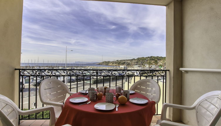 Photo 1 - Appartement de 2 chambres à Six-Fours-les-Plages avec piscine et vues à la mer