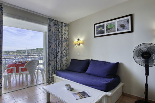 Foto 2 - Appartamento con 2 camere da letto a Six-Fours-les-Plages con piscina e vista mare